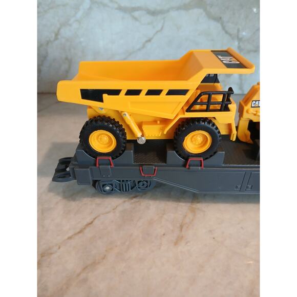 VNT Toy State Train Carrier CAR w 2 Trucks CAT Caterpillar Construction Express - Picture 2 of 15